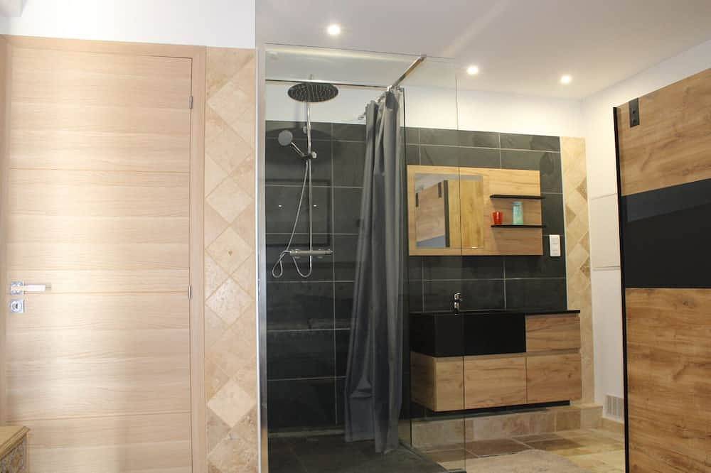 Entire apartment, Quiet apartment with swimming pool in Pertuis, Parc naturel régional du Luberon