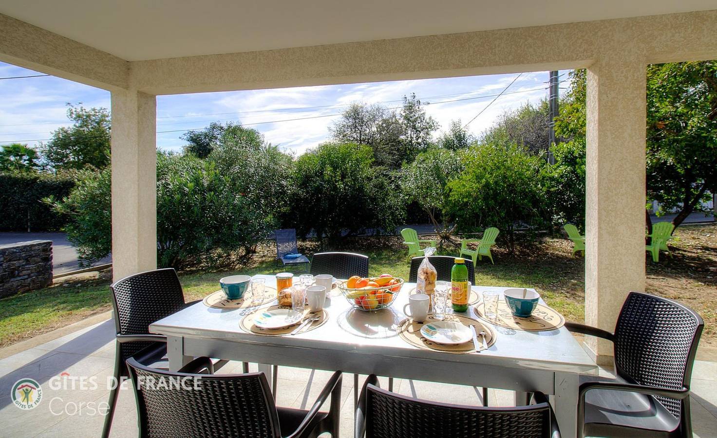 Villa E Lecce in Santa Lucia di Moriani, Corte e dintorni