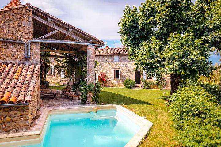 Maison de campagne pour 10 personnes, avec terrasse et jardin, animaux acceptés à Saint-Michel-de-Vax