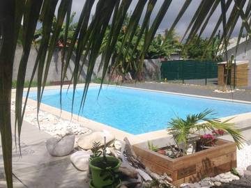 Chambre d’hôte pour 2 personnes, avec piscine ainsi que jardin et vue à Saint-François