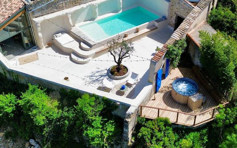 Maison d’hôte pour 2 personnes, avec piscine ainsi que jacuzzi et jardin