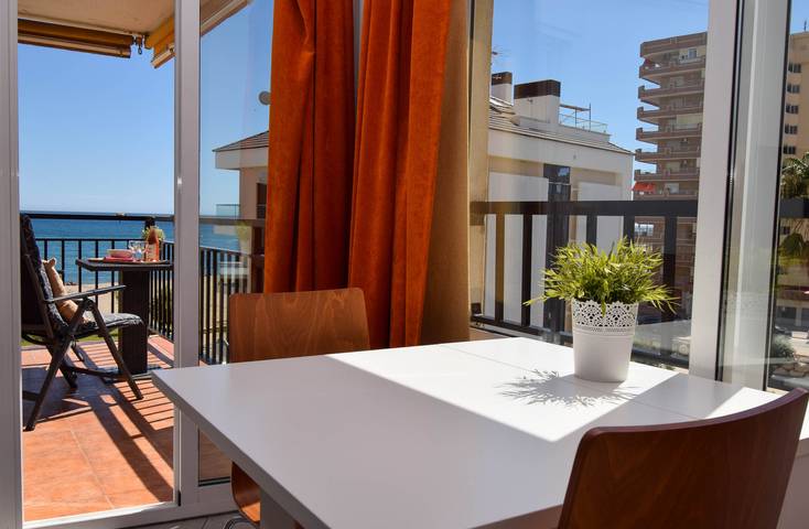 Apartamento entero, Apartamento de 1 dormitorio en primera línea de playa con vistas al mar en Los Boliches in Los Boliches, Fuengirola