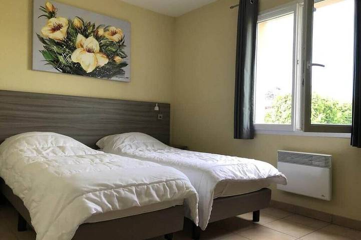 Location de vacances pour 6 personnes, avec jacuzzi ainsi que jardin et piscine à Les Forges - 2