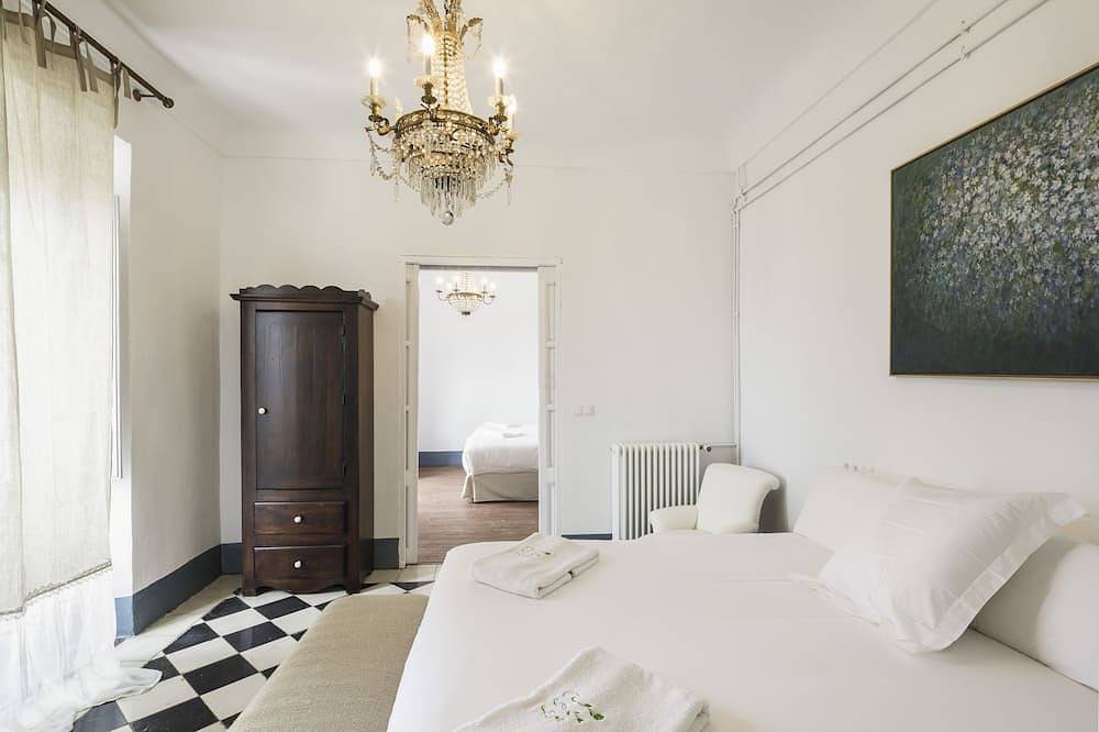 20Km From Granada Boutique Hotel cataloged with more than 150 years. Reformed in Zujaira, Pinos Puente