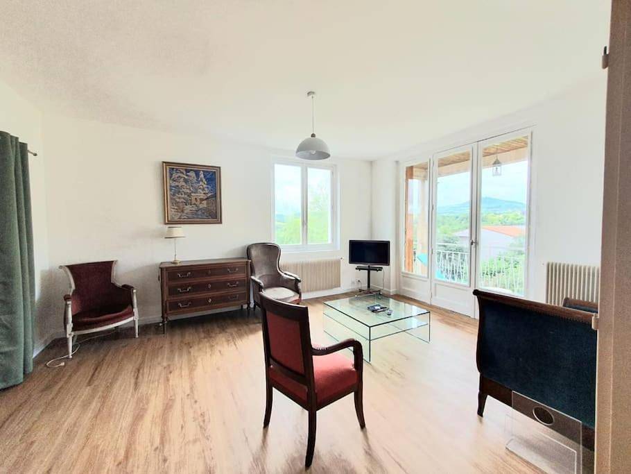 Appartement entier, Four-Bedroom Apartment in Ceyrat, Parc naturel régional des Volcans d'Auvergne