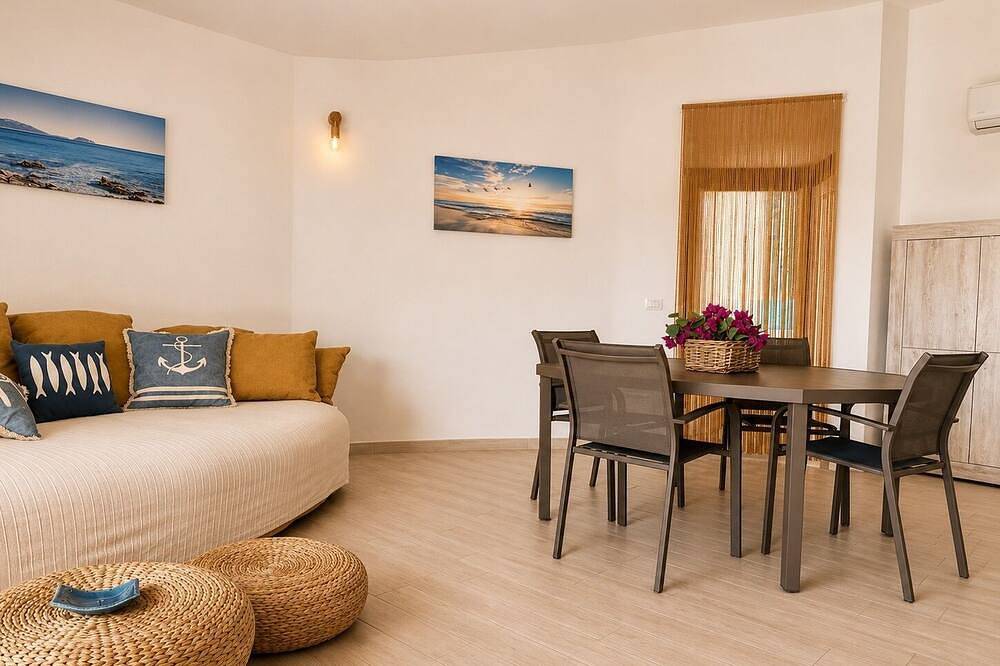 Villa con 2 camere da letto, piscina privata, internet Wi-Fi, vicino alla spiaggia e ai negozi in Codaruina/Valledoria, Valledoria