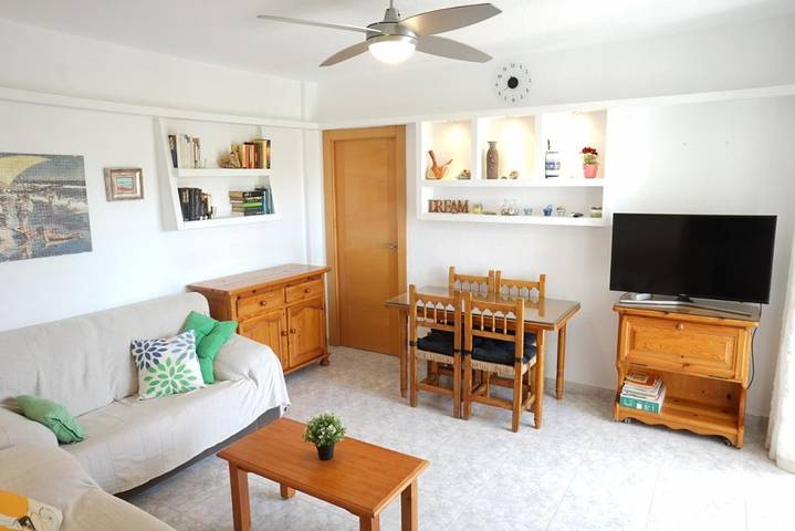 Apartamento de vacaciones para 6 personas, con vistas además de piscina y jardín - 1