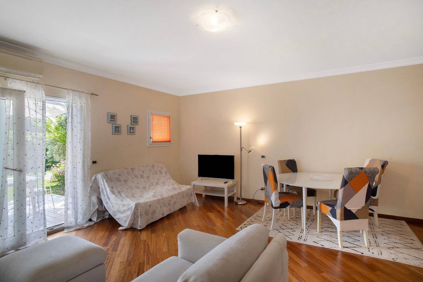 Apartamento entero, Apartamento 'Avocado' con piscina compartida, Wi-Fi y aire acondicionado in Diano Castello, Riviera di Ponente