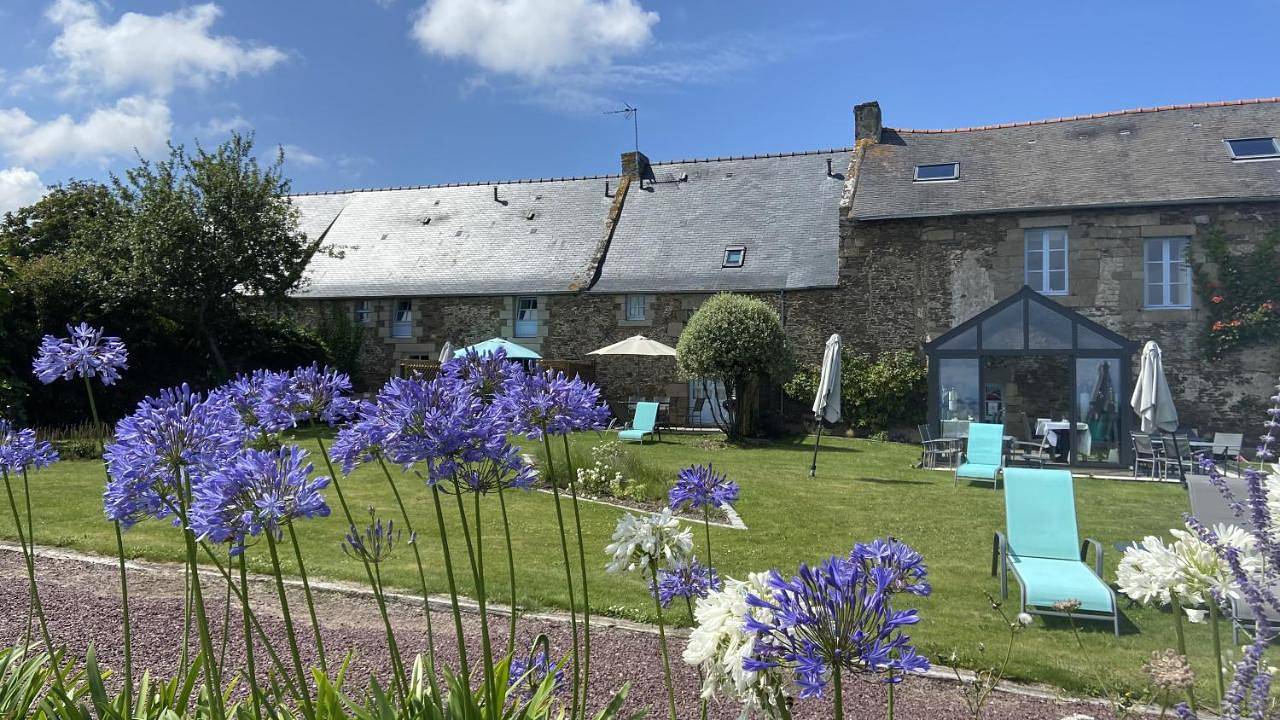 La Metairie du Vauhariot - Cottages de Caractère Vue Mer - Terrasse & Piscine Intérieure Chauffée in Cancale, Baie du Mont-Saint-Michel