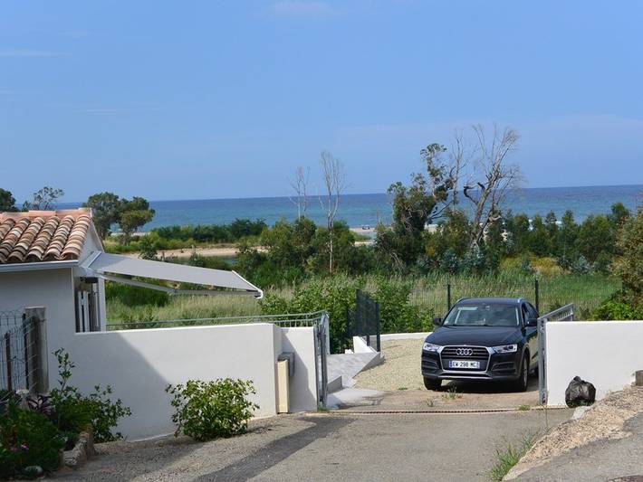 Villa au Calme à 700m de la Plage avec Clim et Wifi - 5 Personnes in Sari-Solenzara, Arrondissement de Sartène
