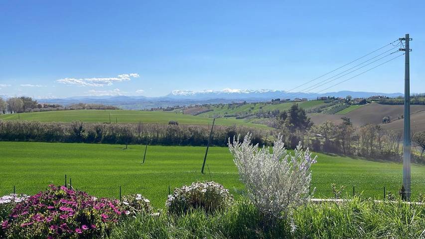 Location de vacances pour 8 personnes, avec jardin et vue à Morrovalle - 2