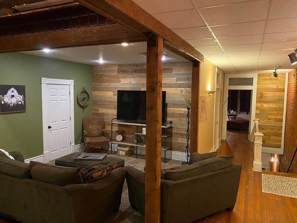 Ganze Wohnung, Old Town Loft w Hanging Master Bed in Wichita, Kansas