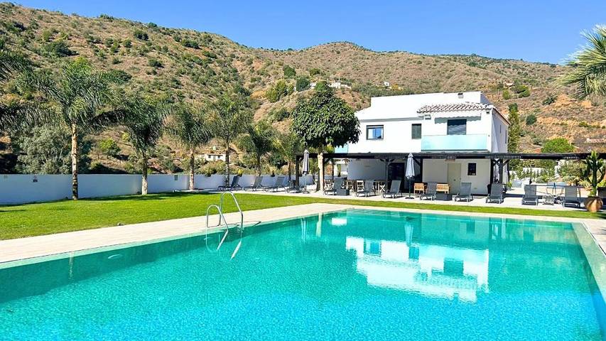 Casa rural para 28 personas, con piscina además de jardín y vistas en Totalán - 2