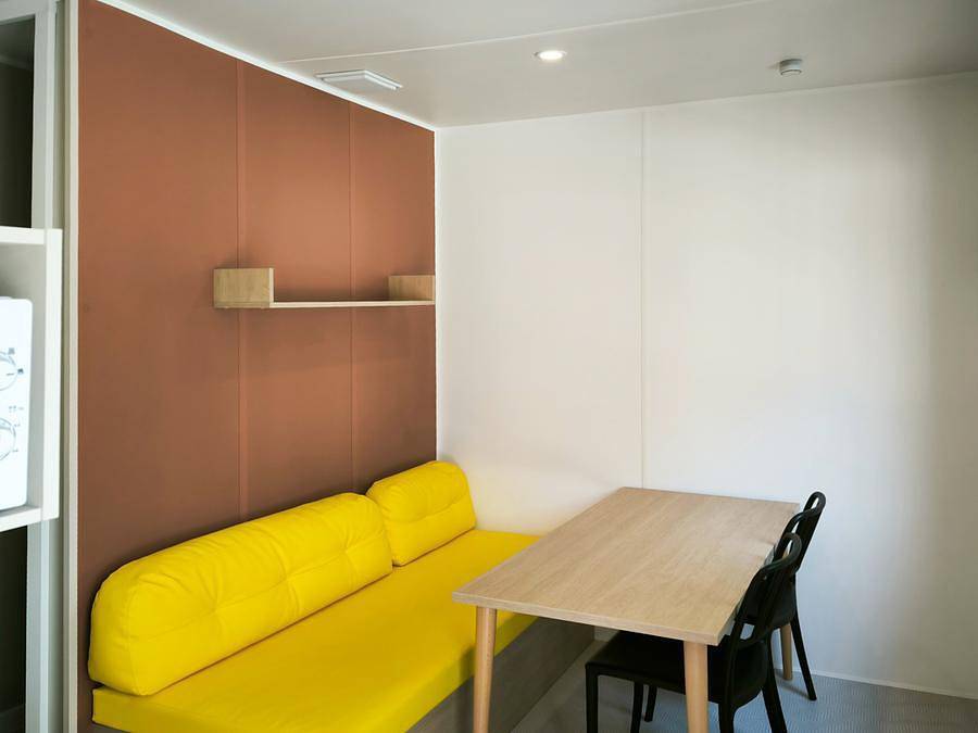 Flower Camping De La Forêt - Mobilhome 2 personnes - Mobil-Home Standard 22m² - 1 chambre + terrasse semi-couverte 12m² in Larzicourt, Lac du Der-Chantecoq
