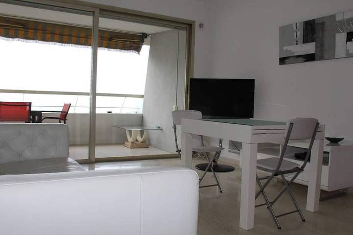 Entire apartment, Villeneuve-Loubet: Apartment with Terrace, Air Conditioning and Garage in Villeneuve-Loubet Plage, Villeneuve-Loubet