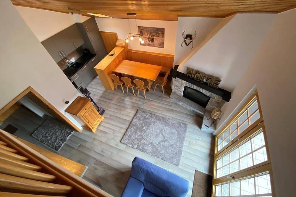 Ganze Wohnung, Aussen : kürzlich renovierte Wohnung im Dachgeschoss, 4. Stock mit Aufzug, Maisonette, Balkon mit Sü in Saint Luc, Anniviers