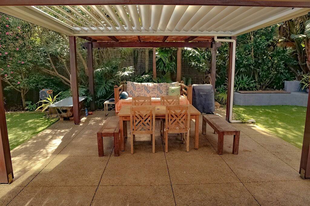 Sunny and modern villa located 5 mins walk from Avalon Beach! in Sydney, New South Wales