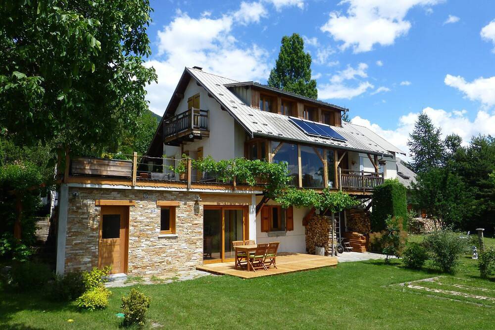 Appartement entier, Bel appart calme, Rd-jardin  terrasse, Au dessus du lac de Serre-Ponçon... in Puy-Saint-Eusèbe, Parc national des Écrins