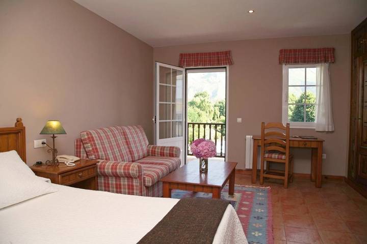 Hotel para 4 personas, con piscina y jardín además de piscina para niños y vistas en Llanes - 3