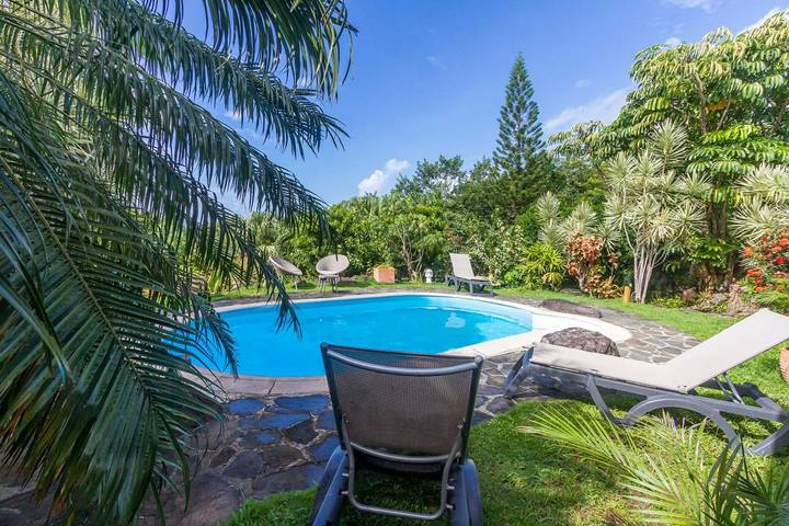 Cottage pour 8 personnes, avec piscine ainsi que terrasse et jardin, animaux acceptés dans Plage Leroux