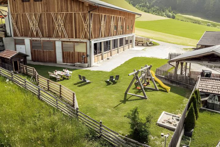 Hel lägenhet, Apartment 'Kaimblhof Alpenglühn' with Mountain View, Shared Terrace and Wi-Fi in Lappach, Mühlwald
