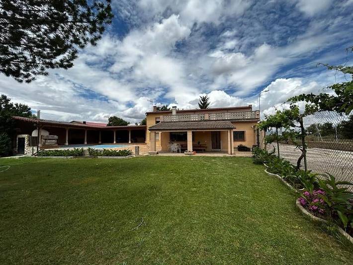 Casa rural para 11 personas, con Terraza y Jardín además de Piscina y Vistas en La Horra - 2