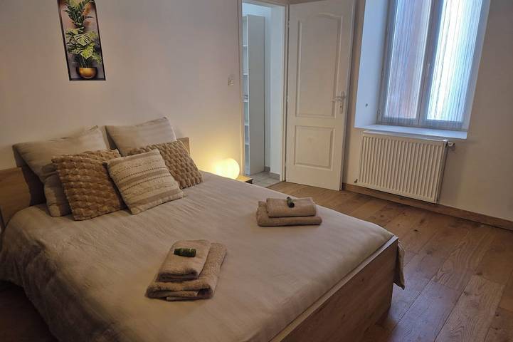 Apartamento entero, Ground-floor apartment with parking, Wi-Fi, and plenty of natural light in Saint-Gaudens, Alto Garona