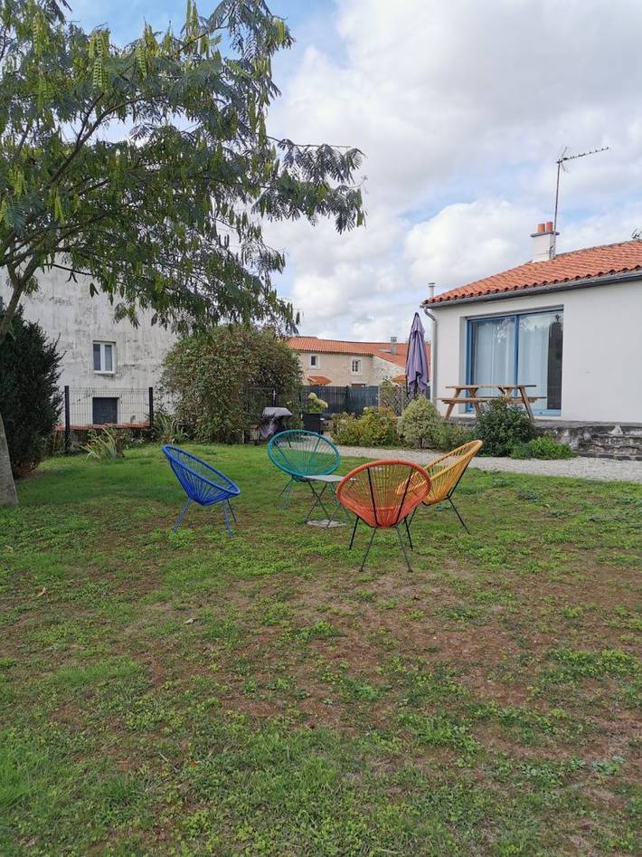 Gîte pour 8 personnes, avec terrasse et jardin à Xanton-Chassenon