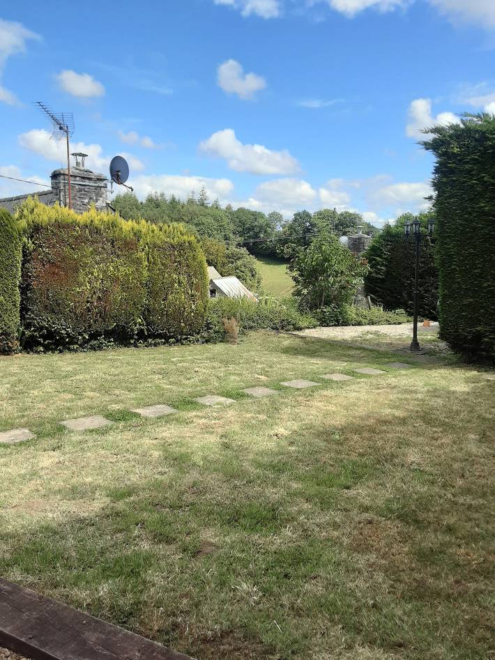 Casa de campo 'Le Gîte D’Ambre' com jardim privado e Wi-Fi in Locmaria-Berrien, Châteaulin (Região)