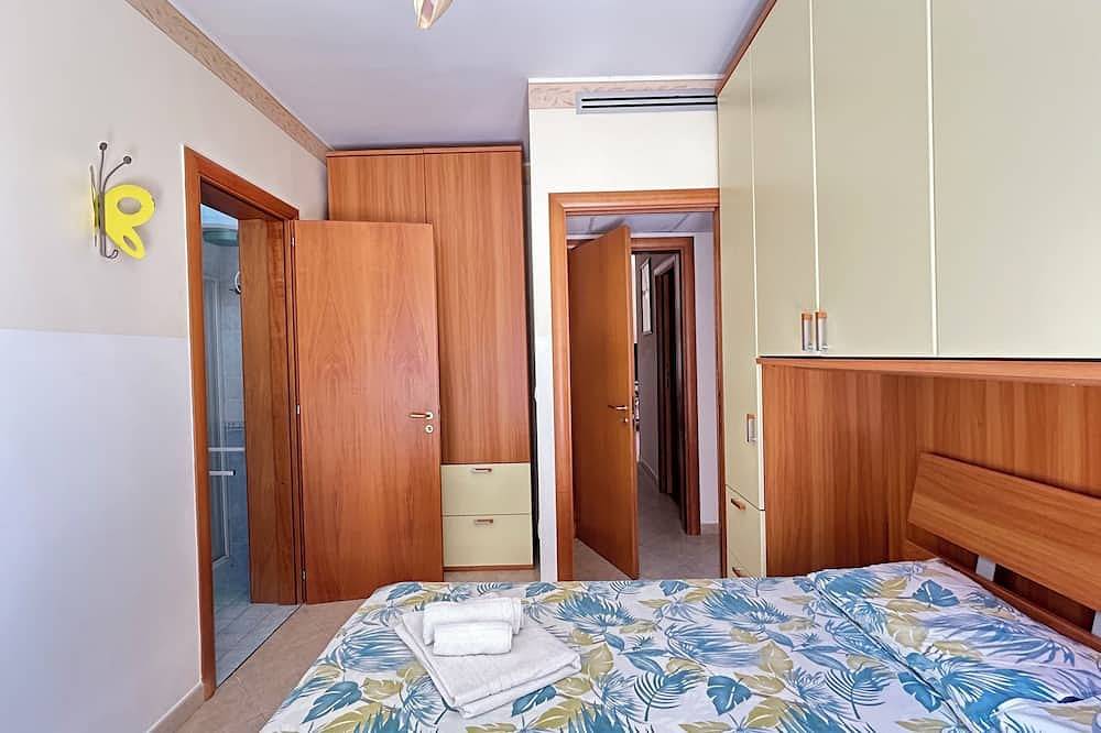Small House + Studio Apartment And Large Garden Just A Few Steps From The Beach in Santa Cesarea Terme, Provincia de Lecce