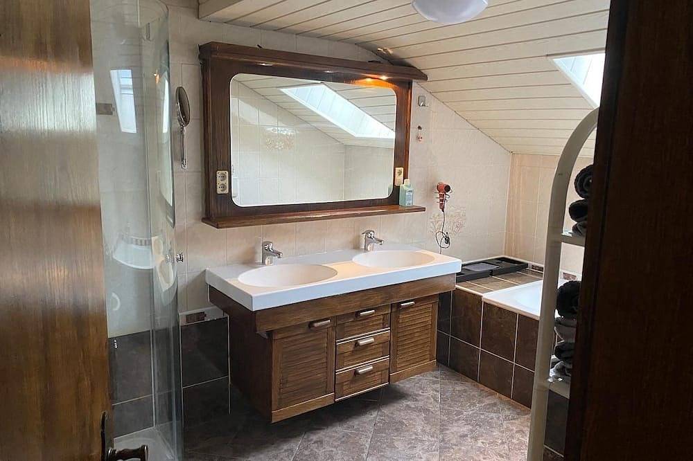Ganze Wohnung, Ferienwohnung Gletscherblick mit 4 Schlafzimmer, 2 Badezimmer und 2 Toiletten in Stall, Bezirk Spittal an der Drau