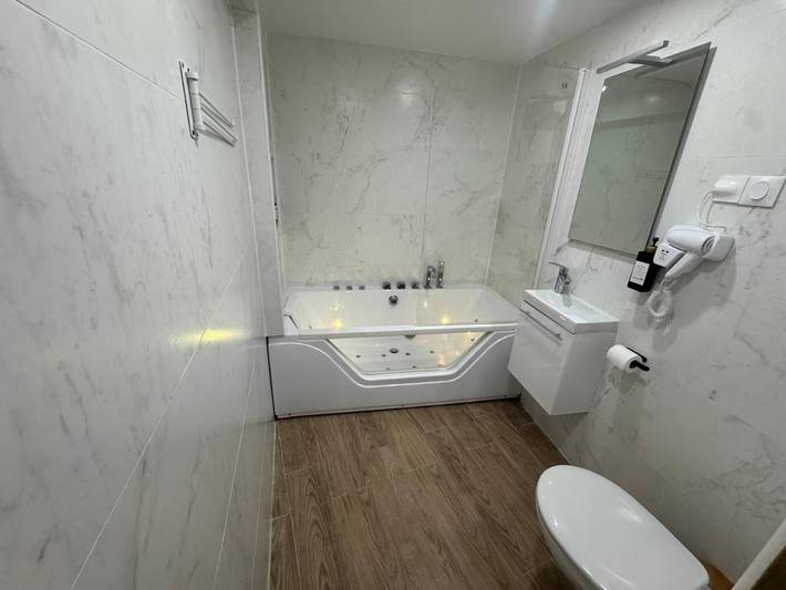 Hôtel pour 2 personnes, avec jacuzzi ainsi que sauna et terrasse dans Stade de France - 2