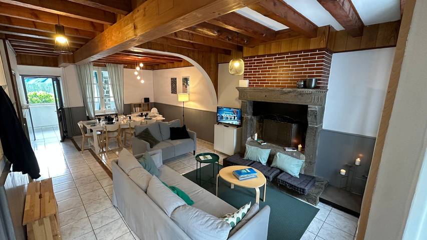 Gîte pour 8 personnes, avec jardin dans Gare De La Bourboule