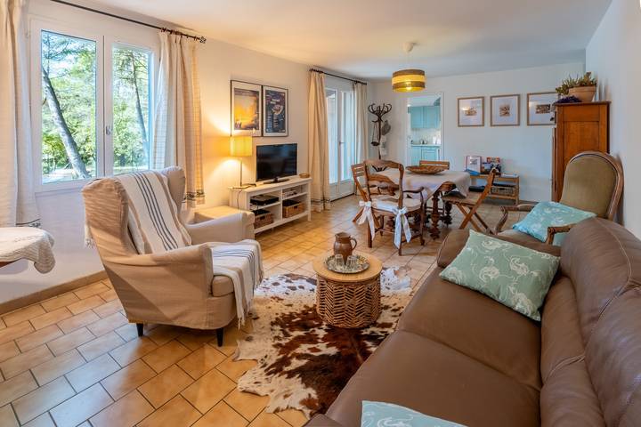 Holiday Home “Chez Odette et Marcel” with Mont Ventoux View, Wi-Fi & Air Conditioning in Lagarde-Paréol, Vaucluse