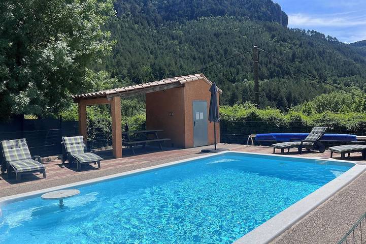 Location de vacances pour 6 personnes, avec jardin et balcon à Saint-Pierre-de-la-Fage