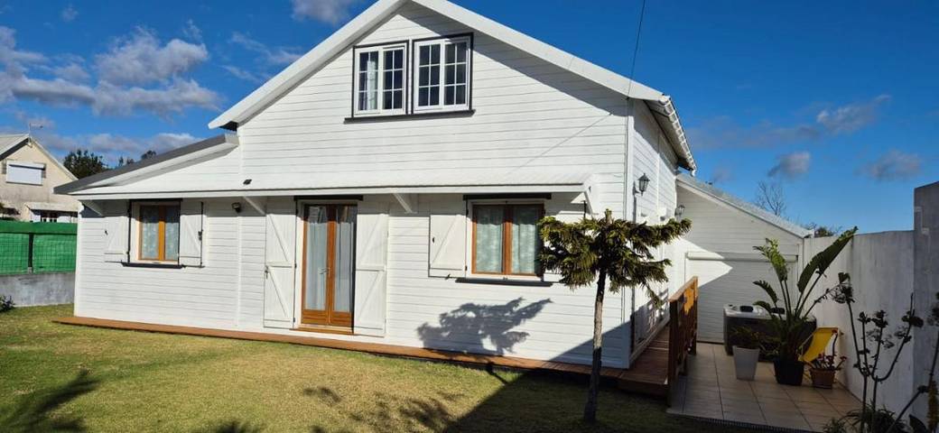 Chalet pour 12 personnes, avec jacuzzi ainsi que sauna et jardin, animaux acceptés