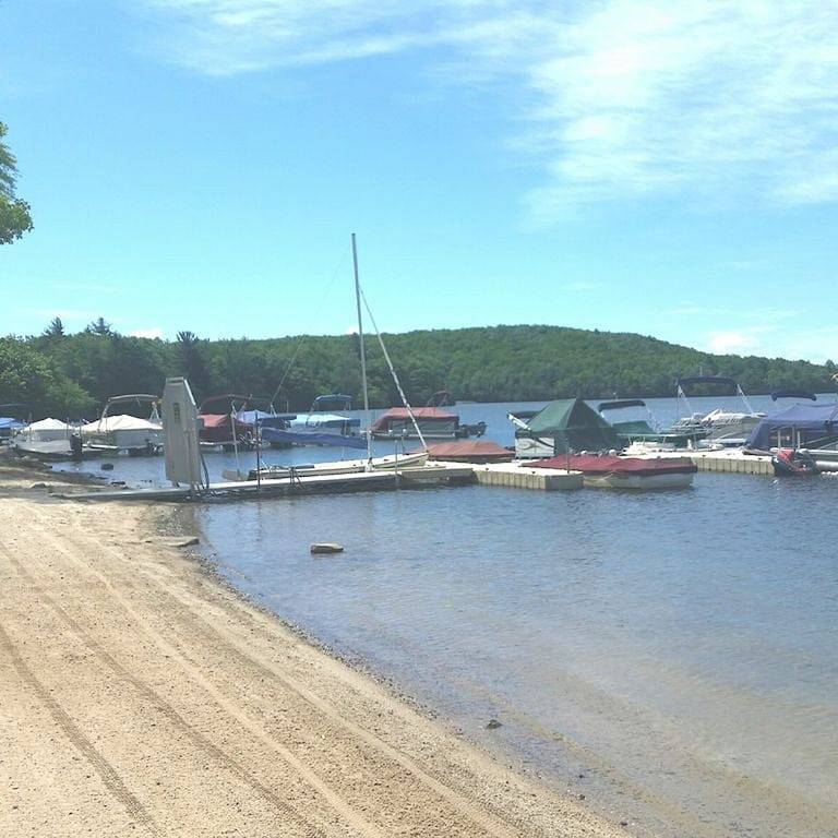 Ganze Wohnung, Big Boulder Lake Front Condo / Kostenloses Wifi & Parken / Pool / Jacuzzi / Kamin / Grill in Hickory Run State Park