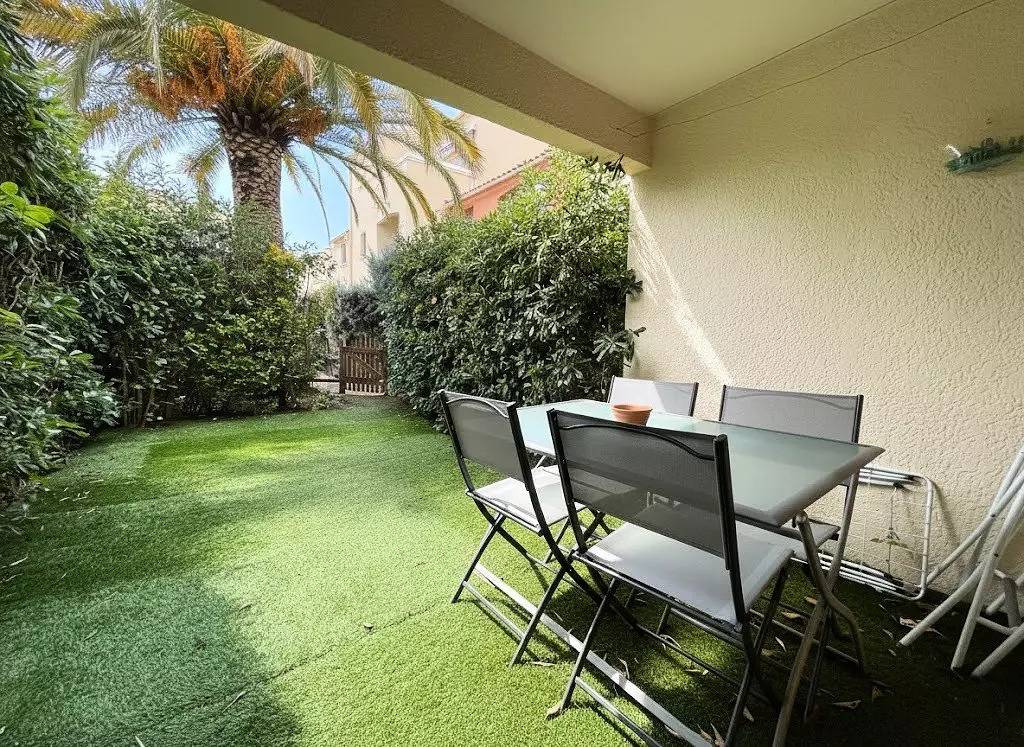 Studio entier, Studio de Charme avec Jardinet Privatif – Cœur du Golfe de Saint-Tropez in Port Cogolin, Cogolin