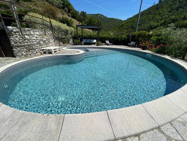 Chambre d’hôte pour 2 personnes, avec jardin ainsi que vue et piscine, animaux acceptés à Sestri Levante