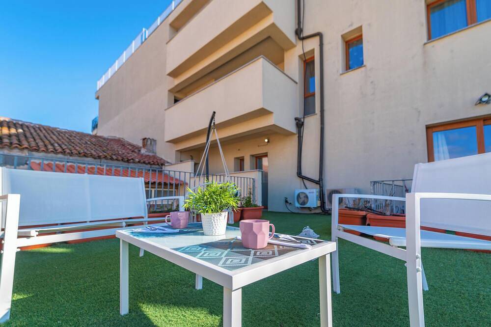 Ganze Wohnung, Center Style House Apartment in Terranoa/Olbia, Olbia