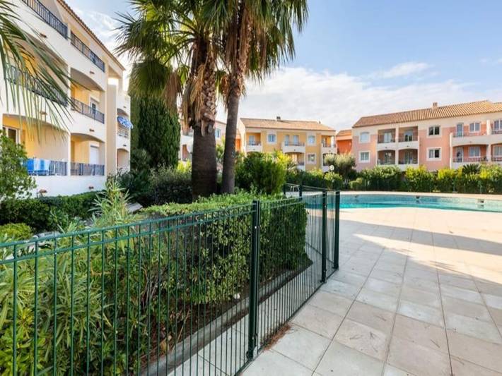 Appartement de vacances pour 4 personnes, avec piscine et balcon, adapté aux familles à Roquebrune-sur-Argens