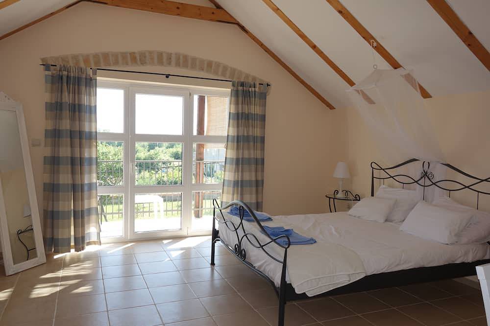 Luxury Restored Stone Villa With Private Pool, Large Gardens And Sea Views in Opština Tivat