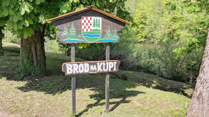 Location de vacances pour 3 personnes, avec Terrasse ainsi que Jardin et Vue dans Brod na Kupi - 2