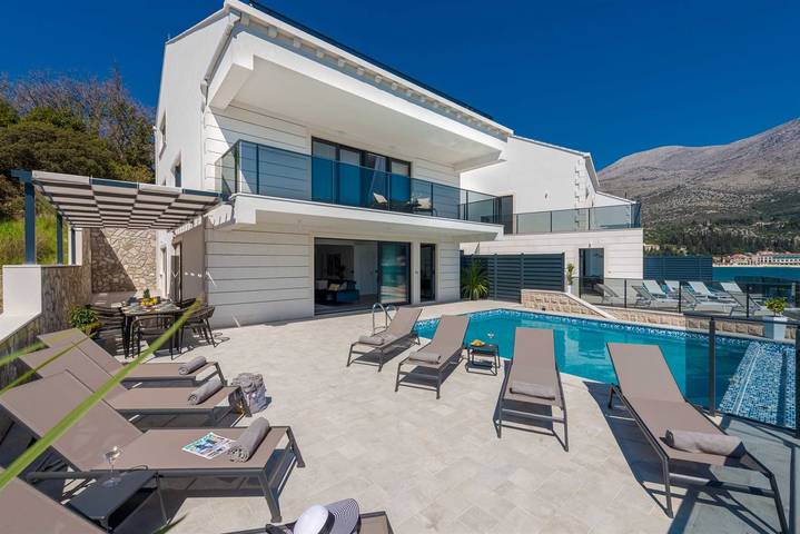 Villa pour 12 personnes, avec Balcon ainsi que Balcon/Terrasse et Terrasse à Slano