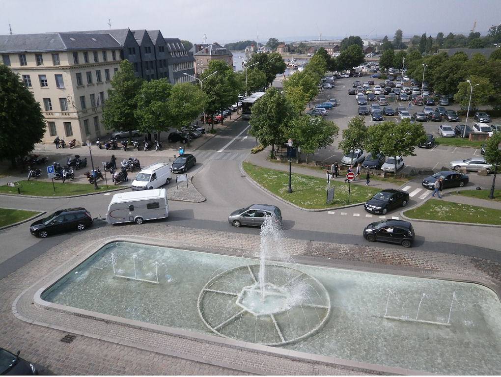 Appartement entier, Séjour Cosy au Cœur de Honfleur – Parking Privé et Vue Imprenable in Honfleur, Région de Lisieux
