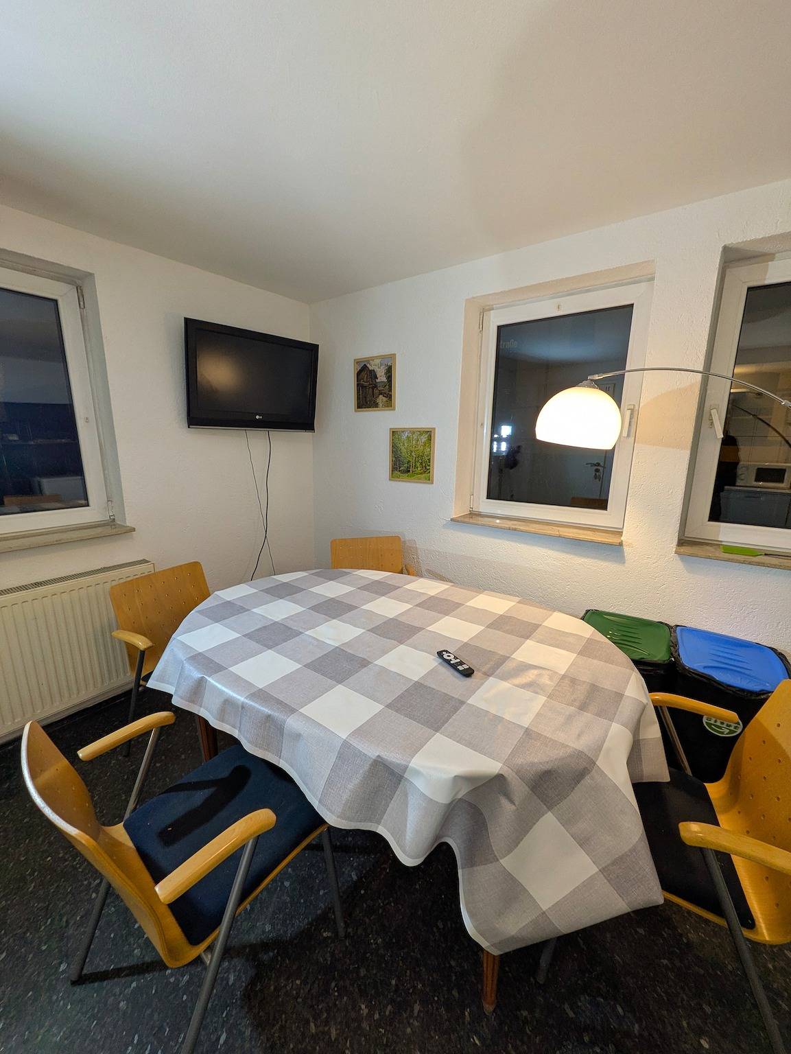 Ganze Ferienwohnung, Monteurswohnung Kassel Ferienwohnung Kiwi Parkplatz Küche 1- 4 Personen Eg Modern in Oberzwehren, Kassel