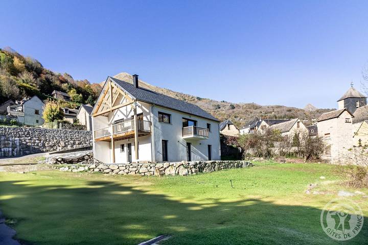 Gîte pour 12 personnes, avec terrasse et jardin