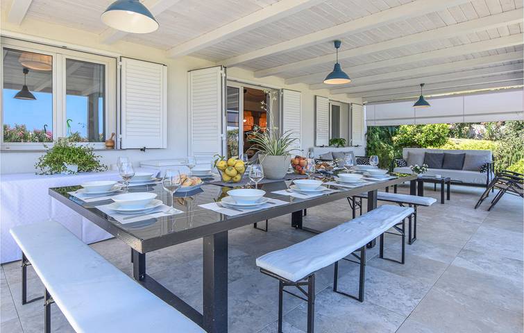 Apt de 110m2 avec terrasse et parking, à 800m de la plage de Balestrate in Balestrate, Province de Palerme