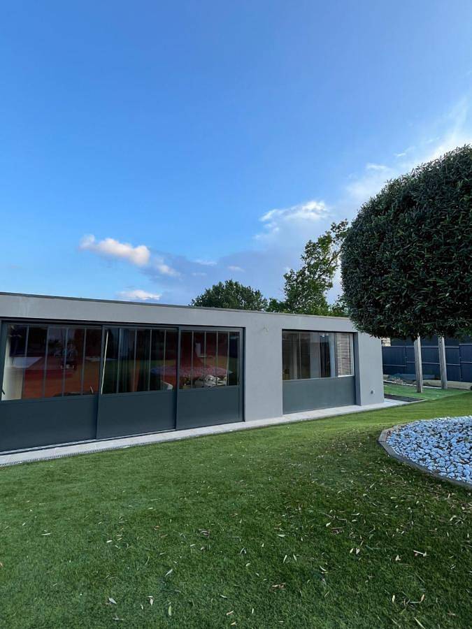 Gîte pour 4 personnes, avec jardin et vue ainsi que terrasse et piscine à Arsac - 3