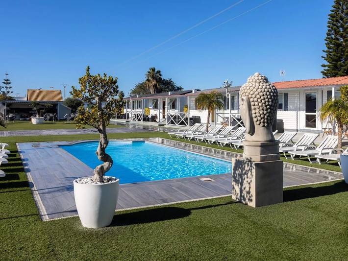 Apartamento para 3 personas, con Terraza además de Jardín y Piscina en Chipiona